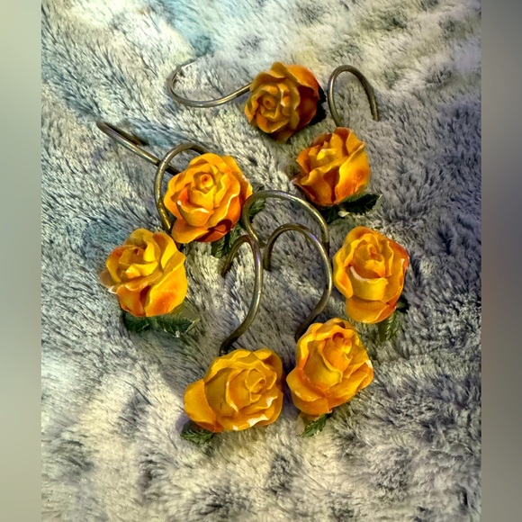 Rose petal shower curtain hangers - Picture 1 of 4